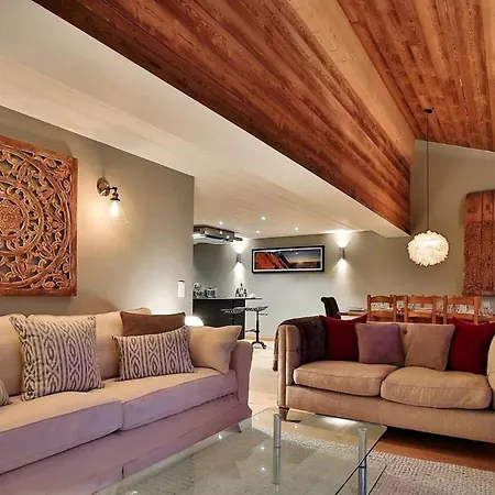 Kreuzneg Chalet Charming Alpine Escape With Scenic Views