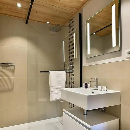 Chalet Kreuzneg Chalet Charming Alpine Escape With Scenic Views